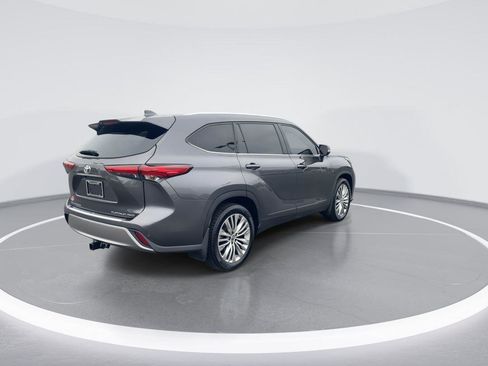 Used 2022 Toyota Highlander Platinum image 8