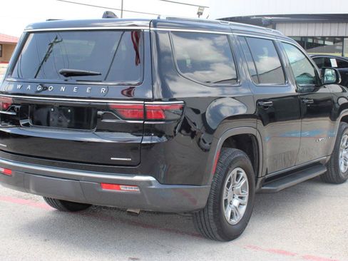 Used 2022 Jeep Wagoneer Series I AWD/4WD image 3