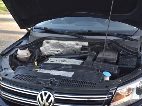 Used 2014 Volkswagen Tiguan S image 30