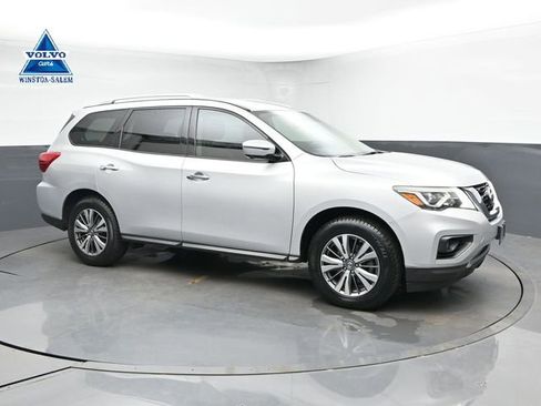 Used 2018 Nissan Pathfinder SL AWD/4WD image 1