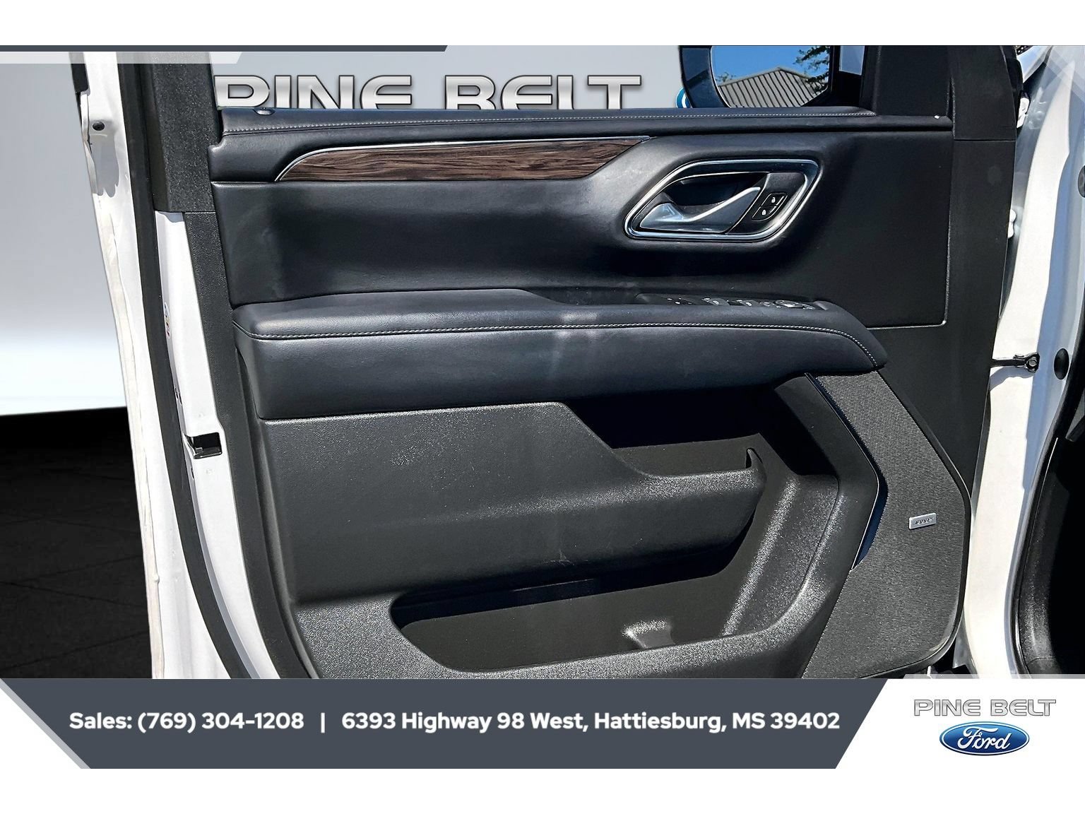 Used 2022 Chevrolet Tahoe LT w/ Luxury Package AWD/4WD image 17