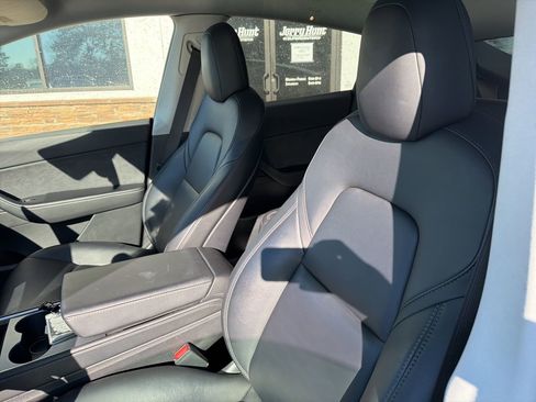 Used 2021 Tesla Model Y Long Range image 2