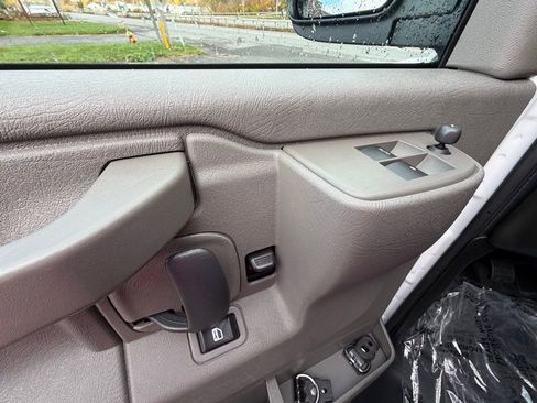 Used 2024 GMC Savana 2500 w/ Driver Convenience Package image 18