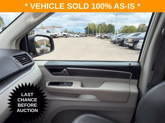 Used 2010 Volkswagen Routan SE FWD image 27