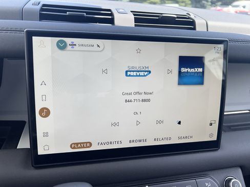 New 2025 Land Rover Defender 90 X-Dynamic SE image 19