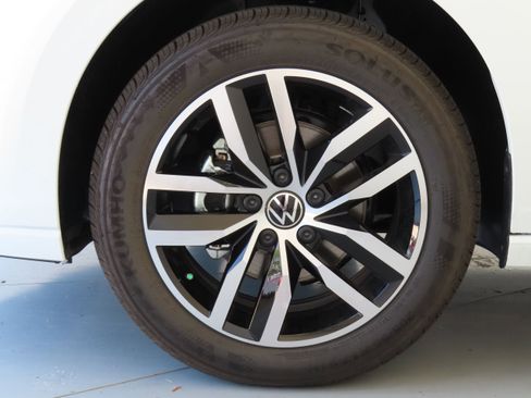 New 2025 Volkswagen Jetta SE image 28