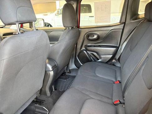 Used 2023 Jeep Renegade Latitude AWD/4WD image 17