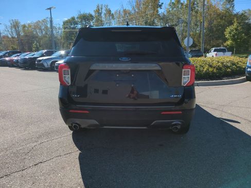 Used 2021 Ford Explorer XLT w/ Equipment Group 202A image 7