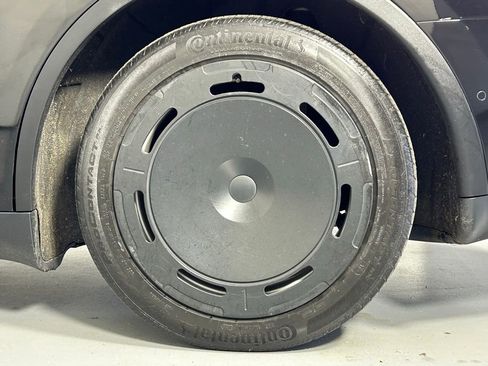 Used 2021 Tesla Model Y Long Range image 34