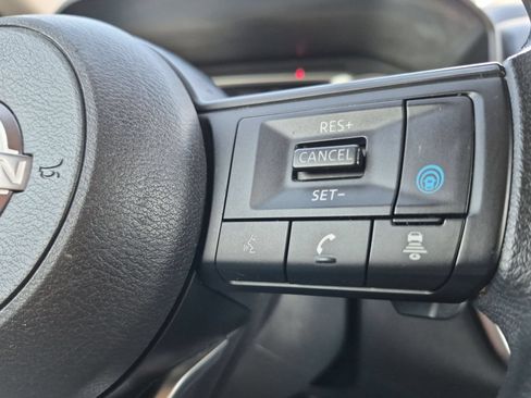 Used 2024 Nissan Rogue SV FWD image 14