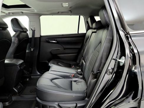 Used 2023 Toyota Highlander XLE AWD/4WD image 21