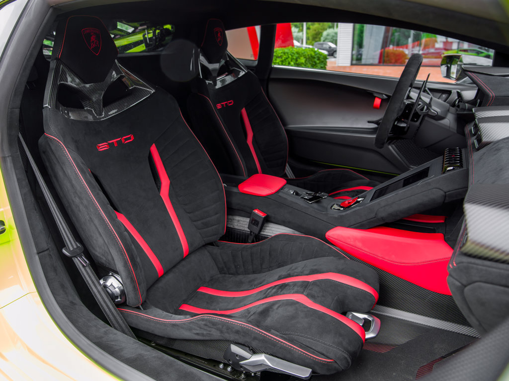 Used 2022 Lamborghini Huracan STO RWD image 29