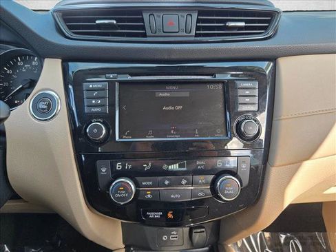 Used 2019 Nissan Rogue SV image 14