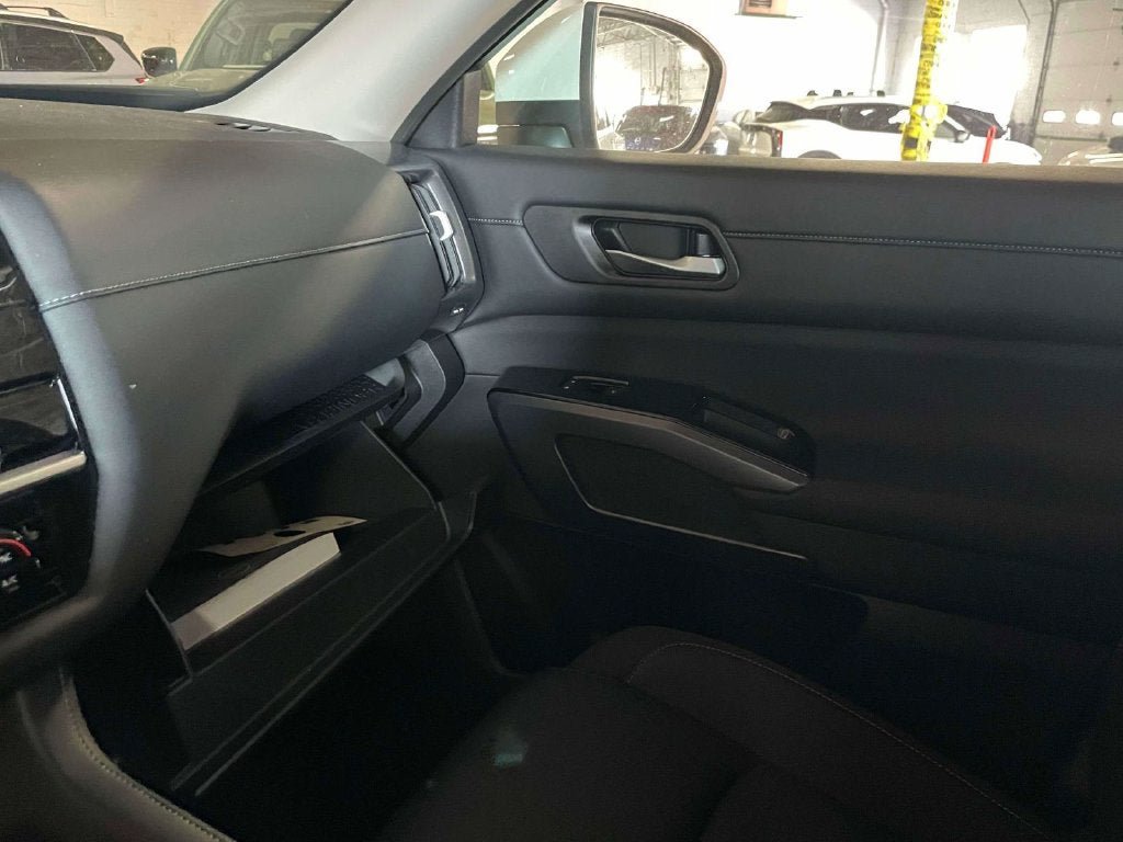 Certified 2025 Nissan Pathfinder SL AWD/4WD image 36
