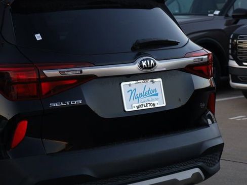 Used 2021 Kia Seltos LX image 8