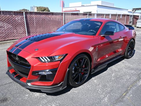 Used 2020 Ford Mustang Shelby GT500 w/ Technology Package RWD image 2