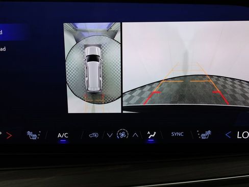 Used 2025 Chevrolet Suburban Z71 w/ Comfort Package image 27