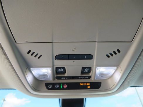 Used 2020 Buick Enclave Essence image 27