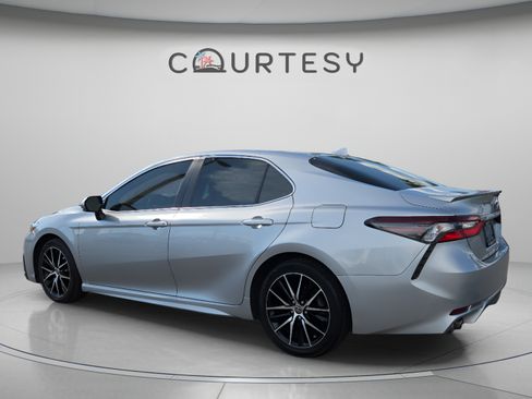 Certified 2022 Toyota Camry SE w/ Audio Upgrade Package FWD image 3