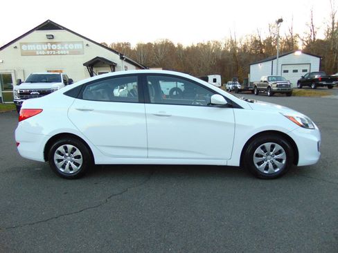 Used 2017 Hyundai Accent SE image 2
