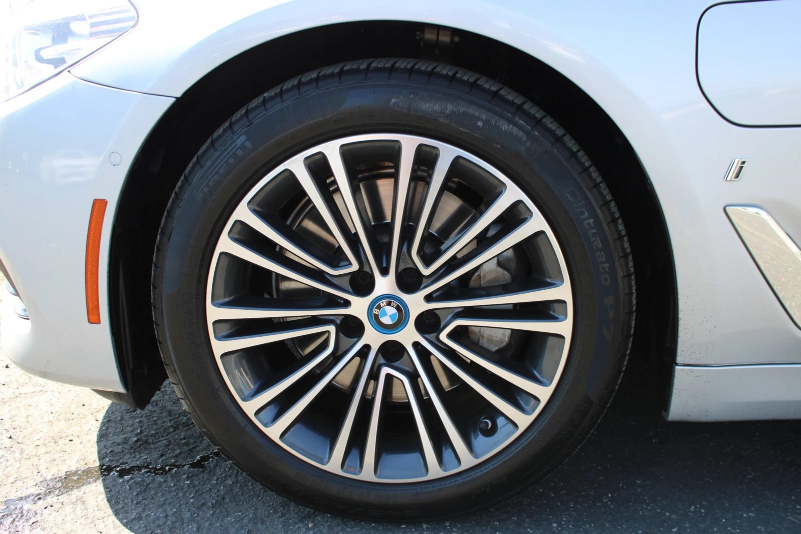 Used 2019 BMW 530e w/ Premium Package RWD image 34