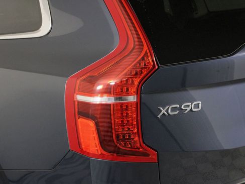 Certified 2023 Volvo XC90 T8 Ultimate w/ Protection Package Premier image 18