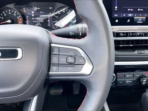 Used 2025 Jeep Compass Trailhawk AWD/4WD image 21