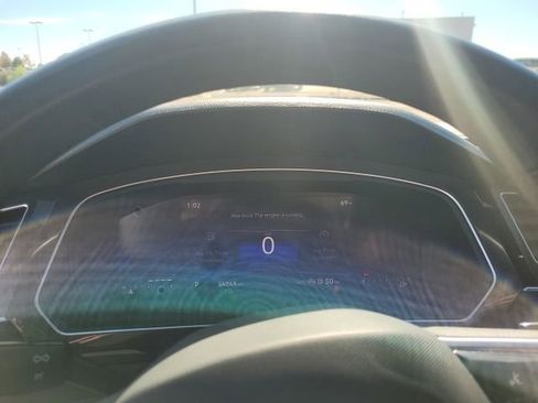 Used 2024 Volkswagen Tiguan SE R-Line w/ MDO Package, Three-Row image 15