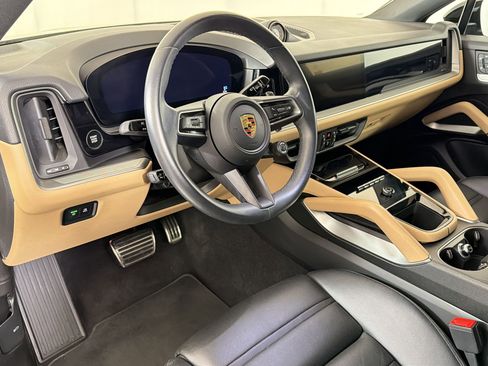 Certified 2024 Porsche Cayenne Coupe AWD/4WD image 3