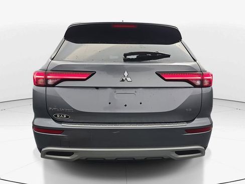 Used 2024 Mitsubishi Outlander SE image 8