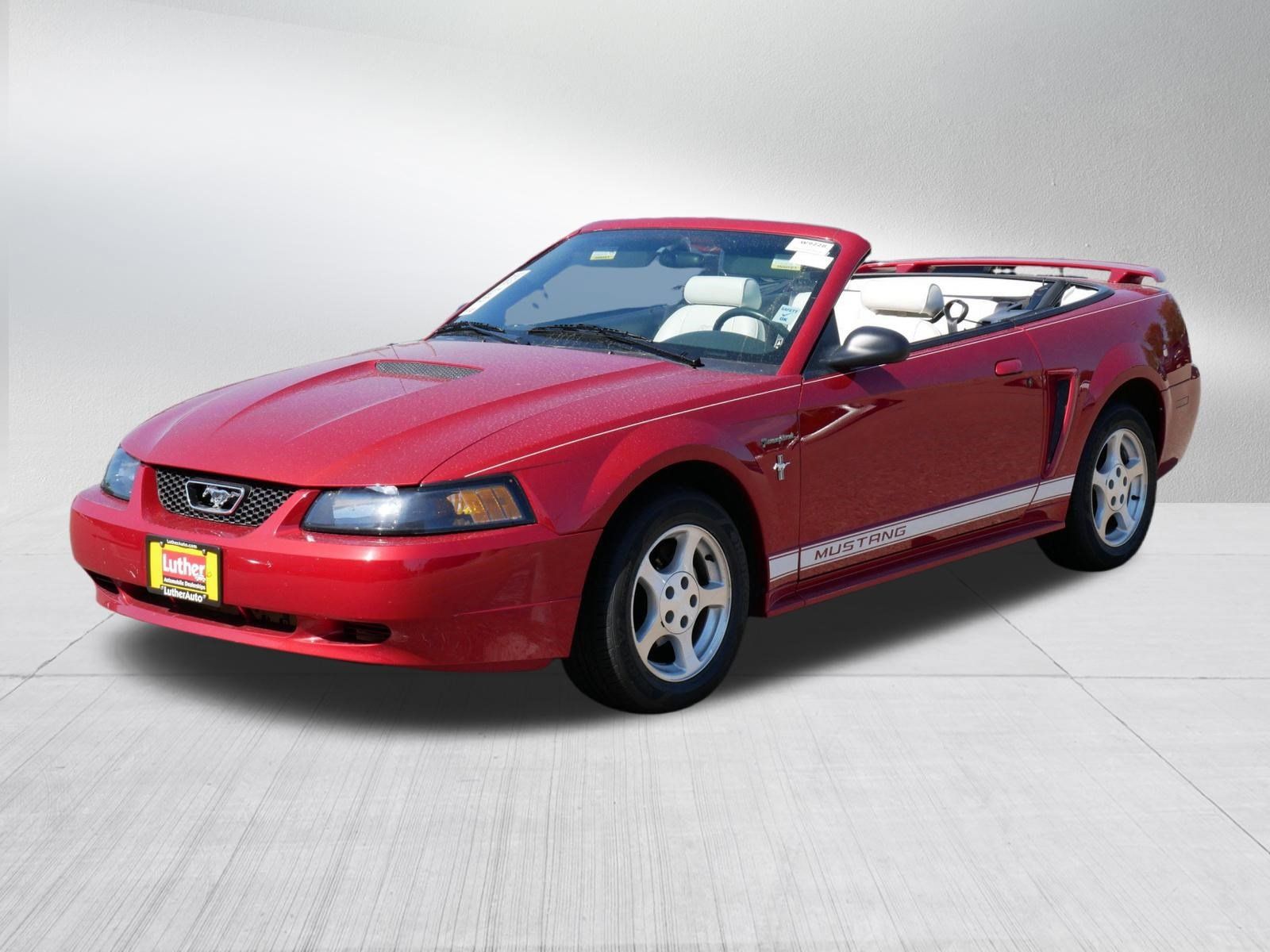 Used 2002 Ford Mustang Convertible RWD image 3
