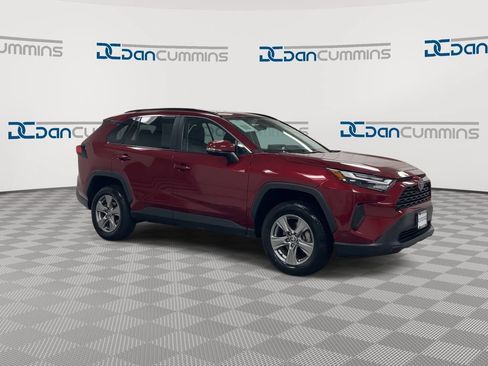Used 2025 Toyota RAV4 XLE AWD/4WD image 2