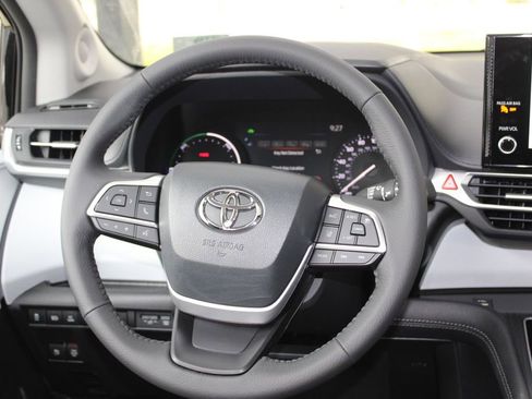 New 2026 Toyota Sienna XLE AWD/4WD image 27