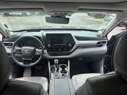 Used 2021 Toyota Highlander Platinum AWD/4WD image 23