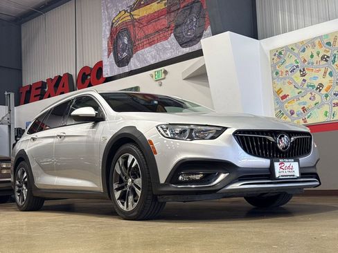 Used 2018 Buick Regal Essence w/ Sights and Sounds Package AWD/4WD image 41