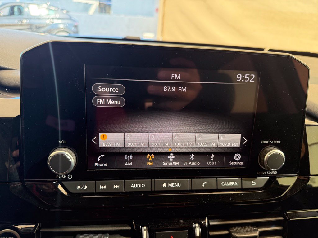 Used 2024 Nissan Pathfinder SV AWD/4WD image 25