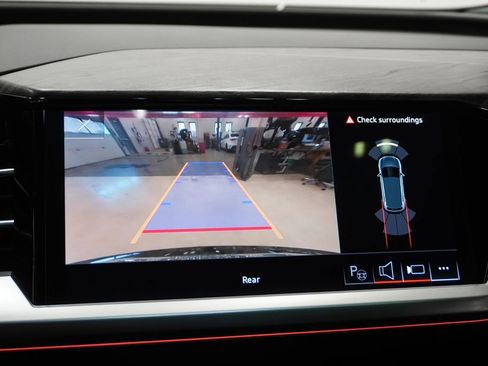 Used 2023 Audi Q4 e-tron Prestige image 29