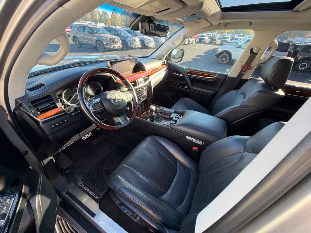 Used 2020 Lexus LX 570 4WD w/ Luxury Package image 8