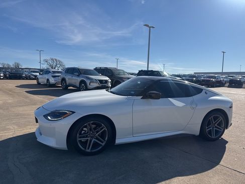Certified 2025 Nissan Z Sport w/ Floor Mat Package image 10