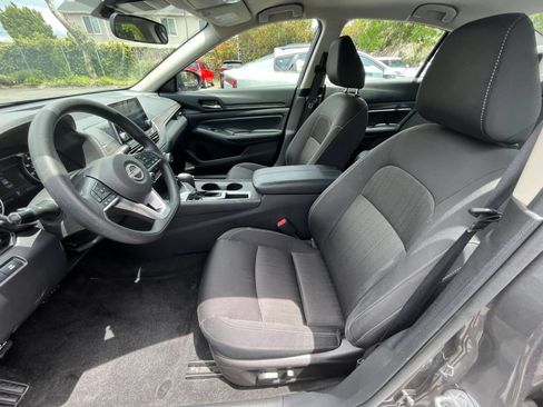 Used 2025 Nissan Altima 2.5 SV FWD image 22