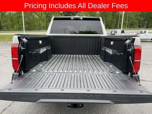 Used 2025 Toyota Tacoma SR AWD/4WD image 12