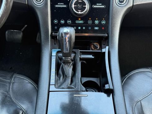 Used 2019 Ford Taurus Limited FWD image 15