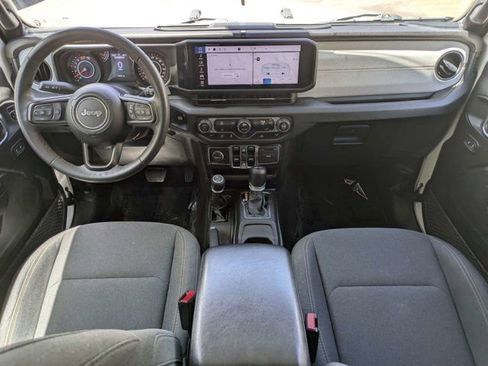 Used 2024 Jeep Wrangler Unlimited Sport AWD/4WD image 15