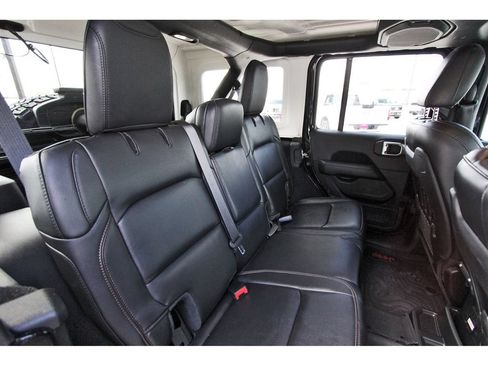 Used 2022 Jeep Wrangler Unlimited Rubicon w/ Xtreme Recon 35" Tire Package AWD/4WD image 11