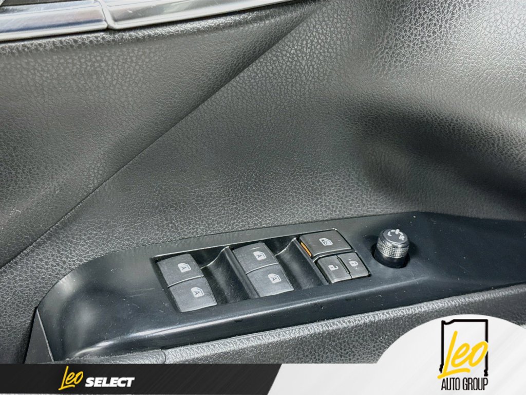 Used 2020 Toyota Camry SE w/ Convenience Package FWD image 20