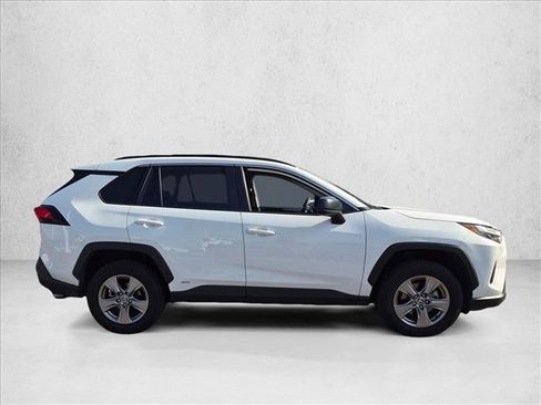 Certified 2025 Toyota RAV4 LE AWD/4WD image 4