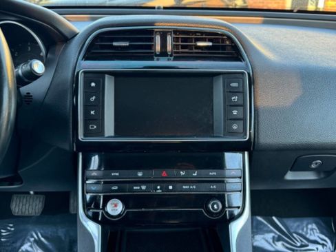 Used 2017 Jaguar XE Prestige image 21