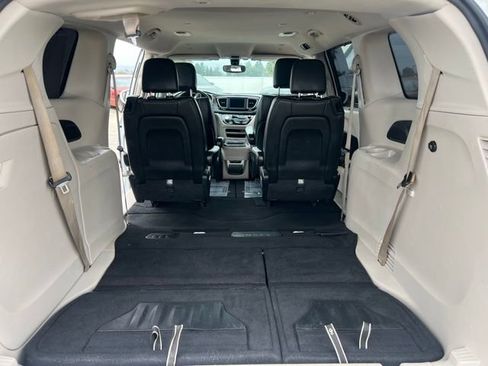 Used 2020 Chrysler Pacifica Touring-L image 43