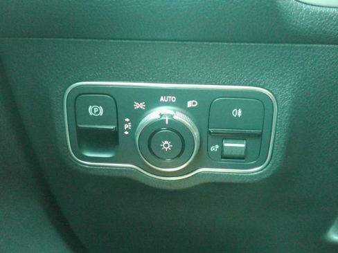 Used 2023 Mercedes-Benz EQB 300 4MATIC w/ Pinnacle Package image 33