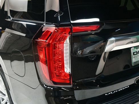 Used 2021 GMC Yukon Denali w/ Denali Premium Package image 15